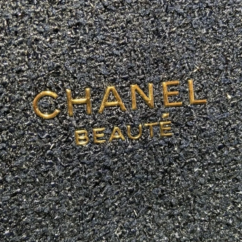 NIB Navy Textured Zip Pouch with Gold Charm | Chanel Beauté